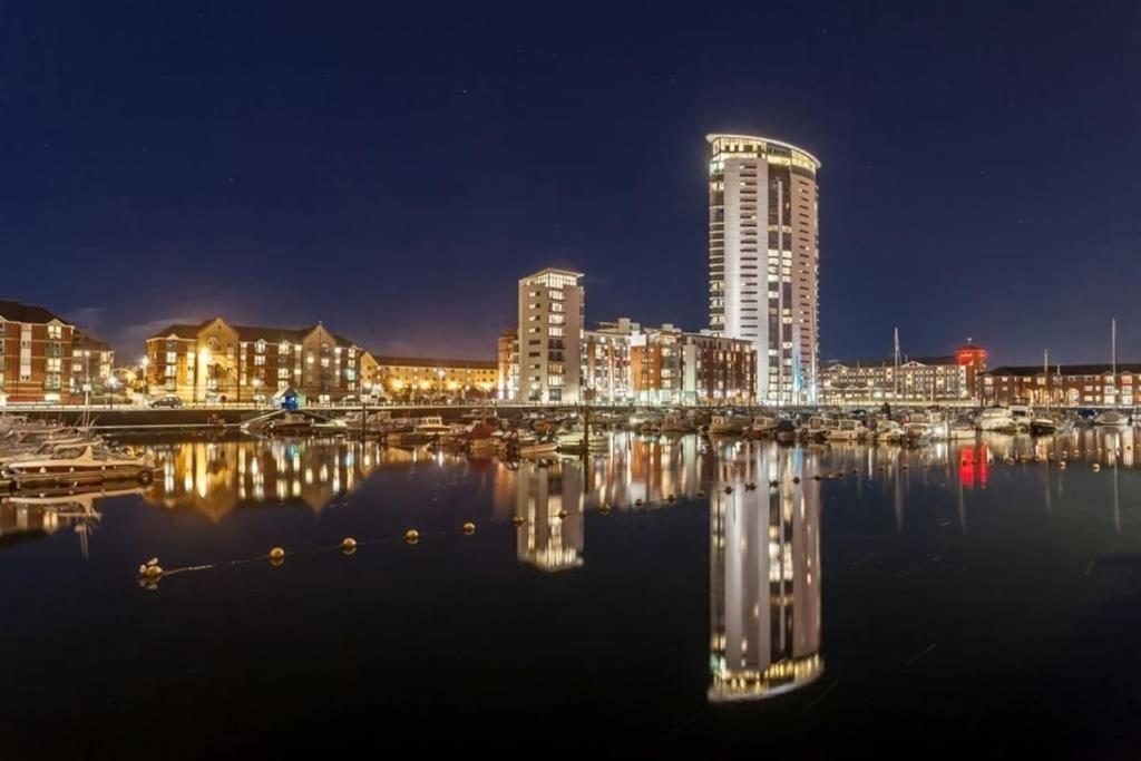 Apartamento Beach On The Doorstep Meridian Tower Marina Swansea Exterior foto