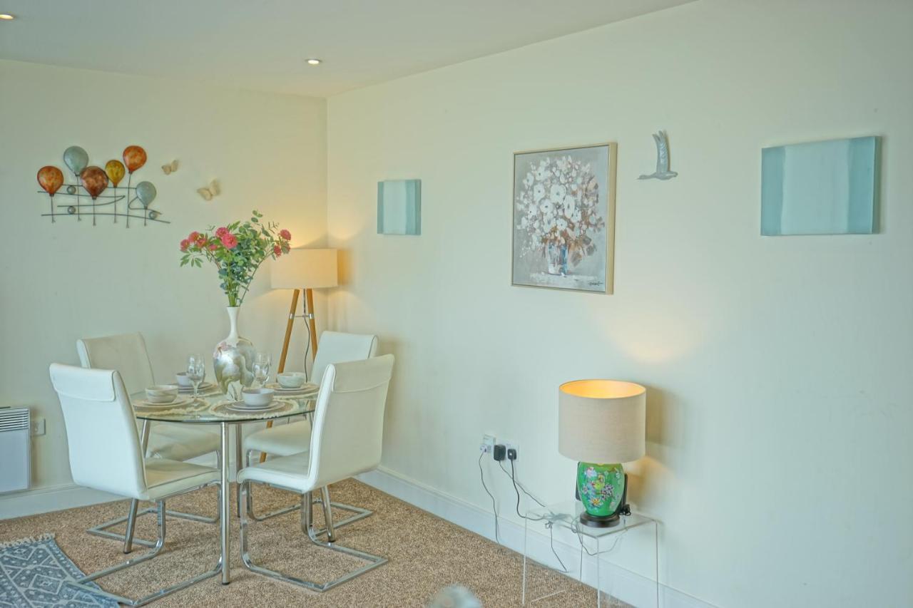 Apartamento Beach On The Doorstep Meridian Tower Marina Swansea Exterior foto
